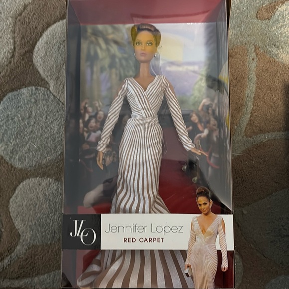 Barbie Doll Collector Black Label - Jennifer Lopez Red Carper - Picture 1 of 5